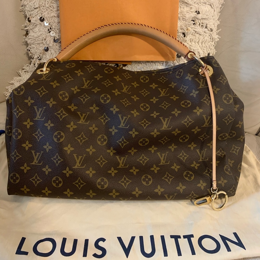 Louis Vuitton Artsy MM